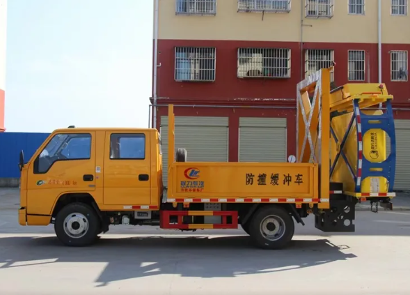 道路施工防撞车出租